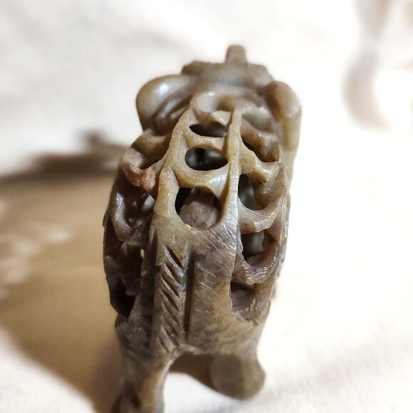 Indian Soapstone Elephant with Baby Hand-Carved Steatite Figurine SHIPS FREE - Picture 4 of 5